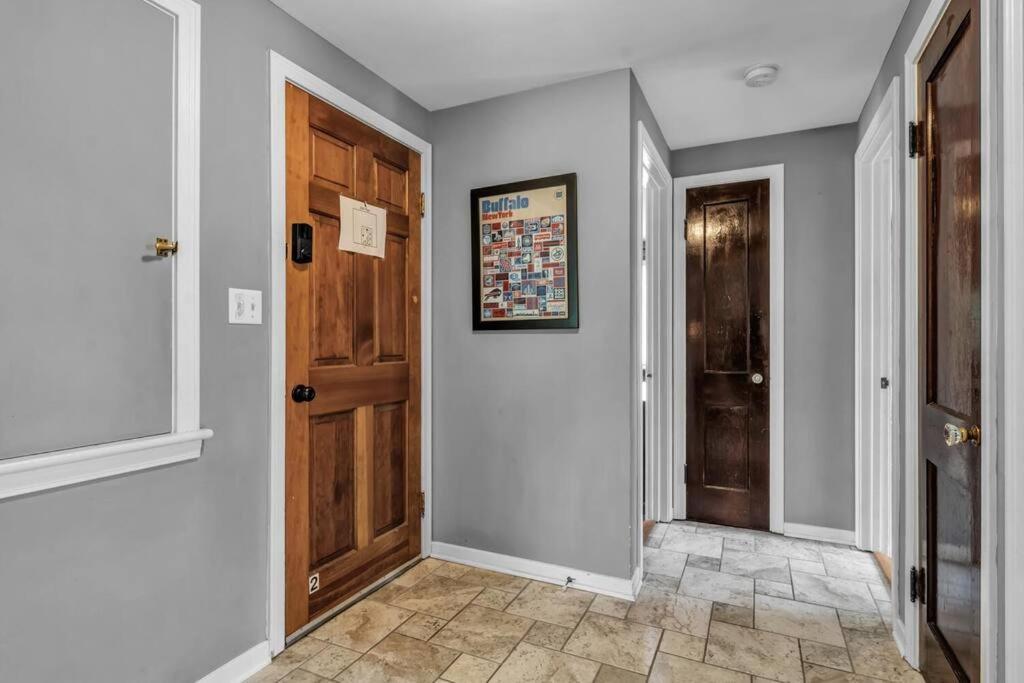 Gorgeous 2 Queen Bedroom Apartment In North Buffalo With 70 Inch Tv Zewnętrze zdjęcie