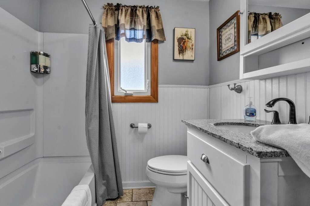 Gorgeous 2 Queen Bedroom Apartment In North Buffalo With 70 Inch Tv Zewnętrze zdjęcie