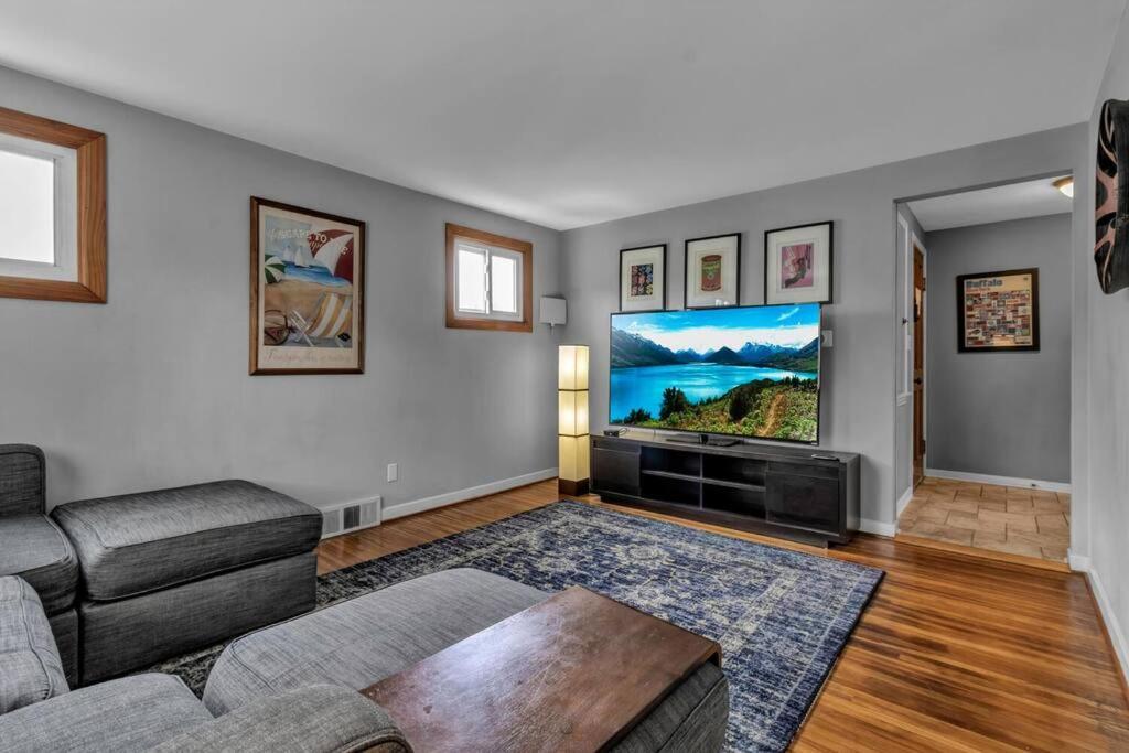 Gorgeous 2 Queen Bedroom Apartment In North Buffalo With 70 Inch Tv Zewnętrze zdjęcie
