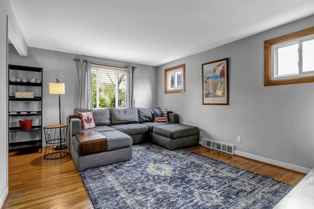 Gorgeous 2 Queen Bedroom Apartment In North Buffalo With 70 Inch Tv Zewnętrze zdjęcie