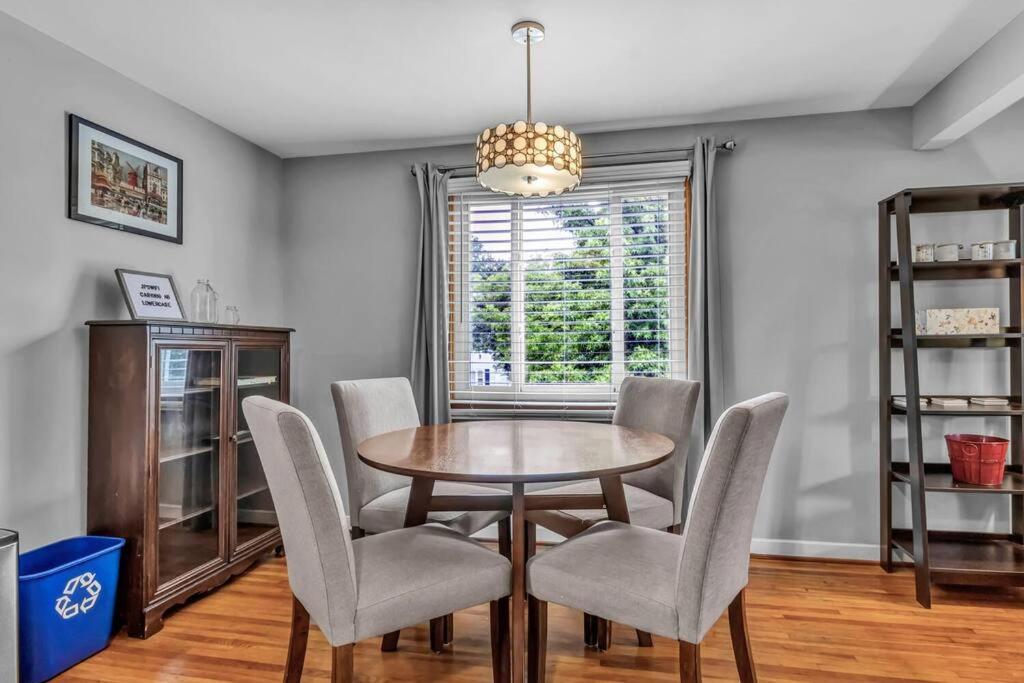 Gorgeous 2 Queen Bedroom Apartment In North Buffalo With 70 Inch Tv Zewnętrze zdjęcie